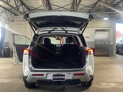 2024 Nissan Pathfinder SL