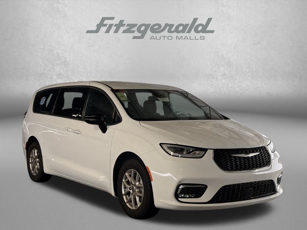 2024 Chrysler Pacifica Touring