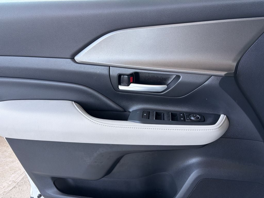 2025 Toyota GRAND HIGHLANDER LE