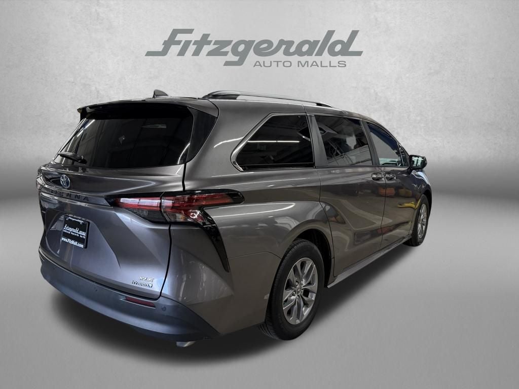 2022 Toyota SIENNA XLE XLE
