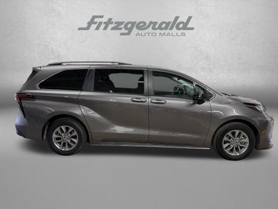 2022 Toyota SIENNA XLE XLE