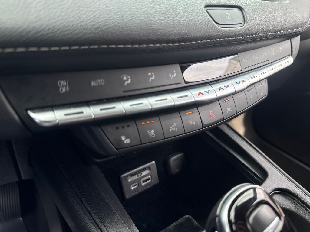 2022 Cadillac XT4 Premium Luxury