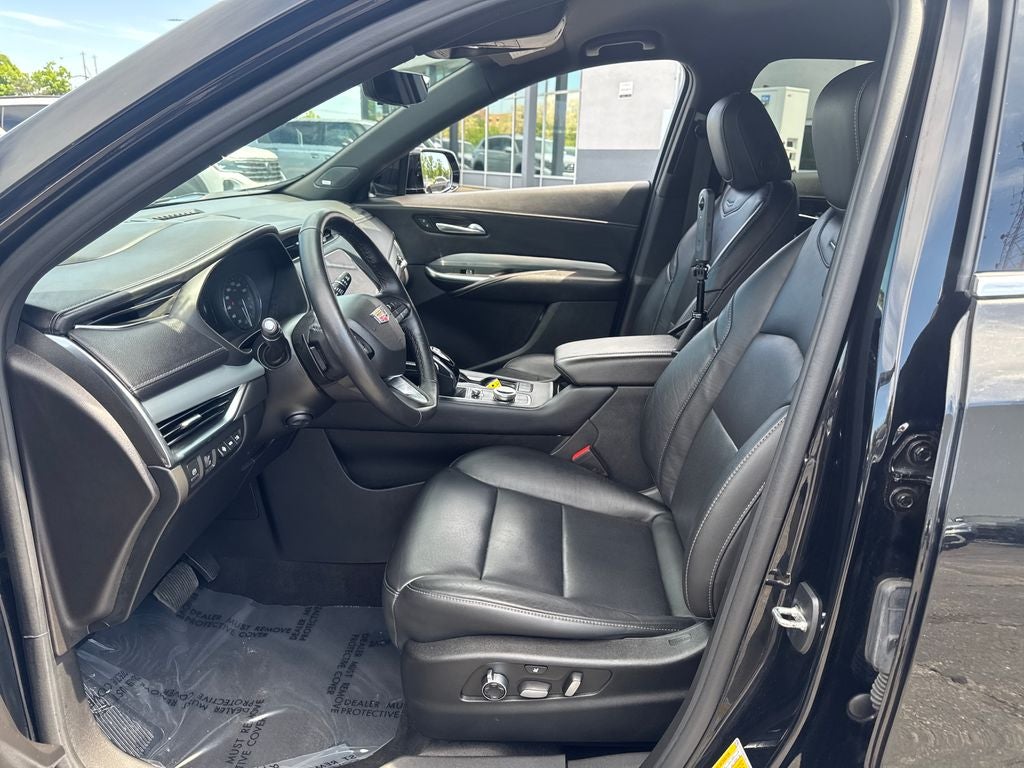 2022 Cadillac XT4 Premium Luxury