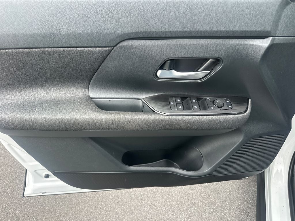 2025 Nissan Kicks MPV SV