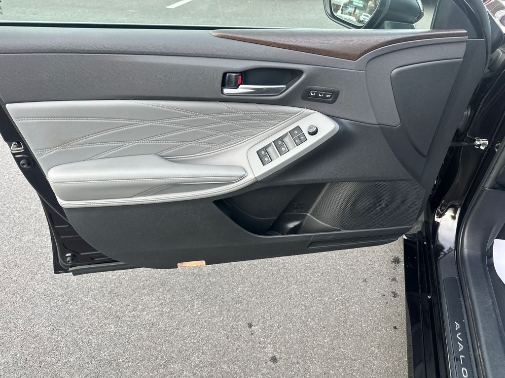 2020 Toyota AVALON HYBRID Limited