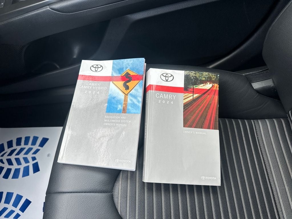 2024 Toyota CAMRY SE