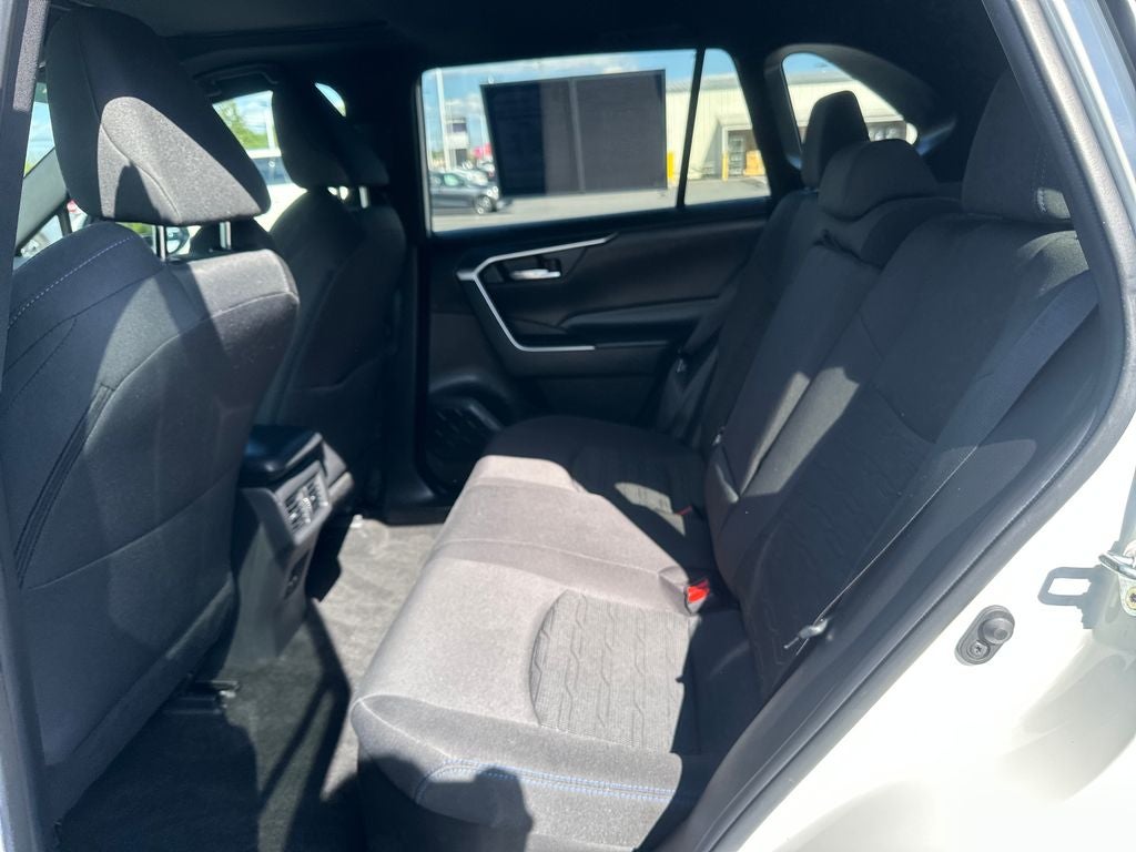 2022 Toyota RAV4 HYBRID SE