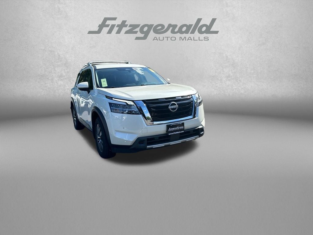 2023 Nissan Pathfinder SL
