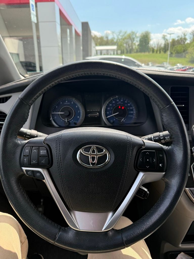 2017 Toyota Sienna XLE