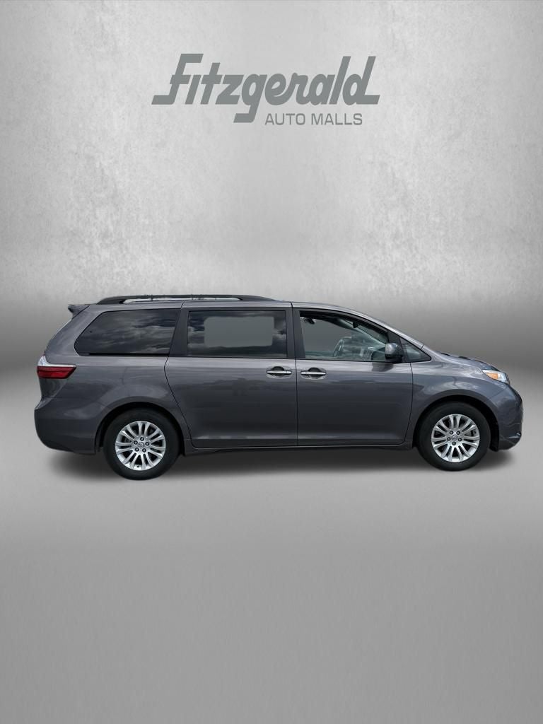 2017 Toyota Sienna XLE