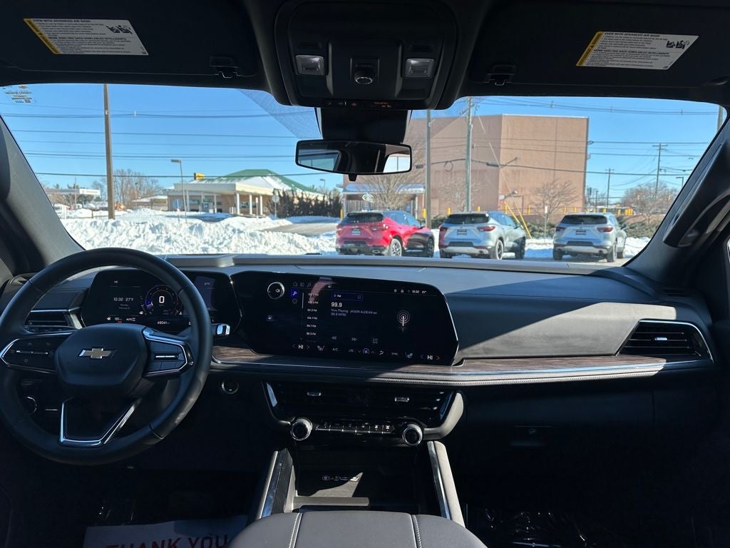 2025 Chevrolet Suburban 4WD LT