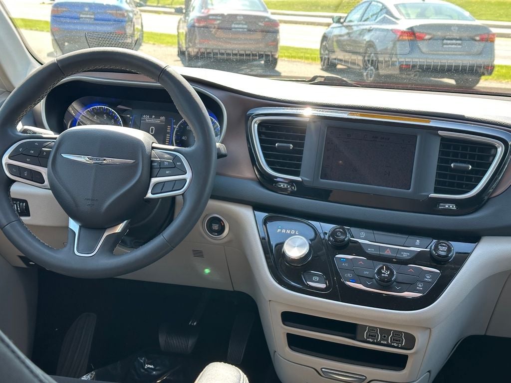 2023 Chrysler Voyager LX