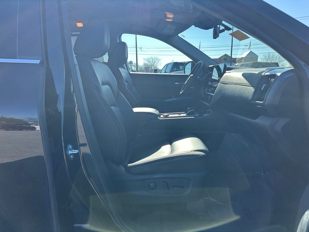 2025 Nissan Pathfinder SL 4WD