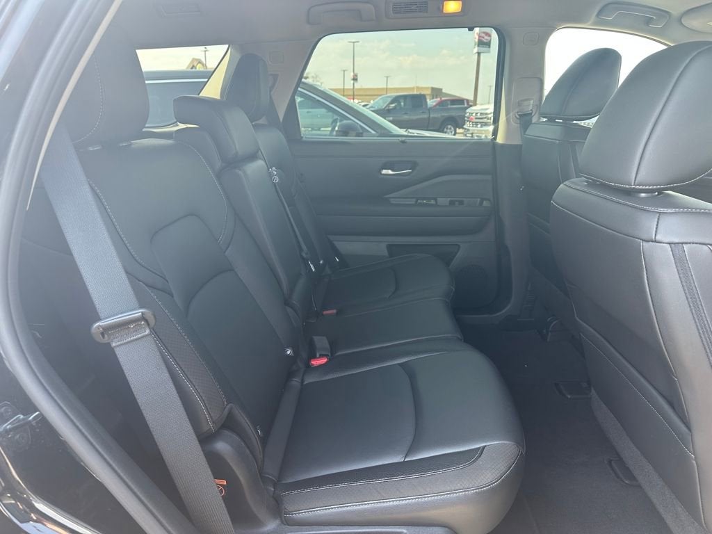 2025 Nissan Pathfinder SL 4WD