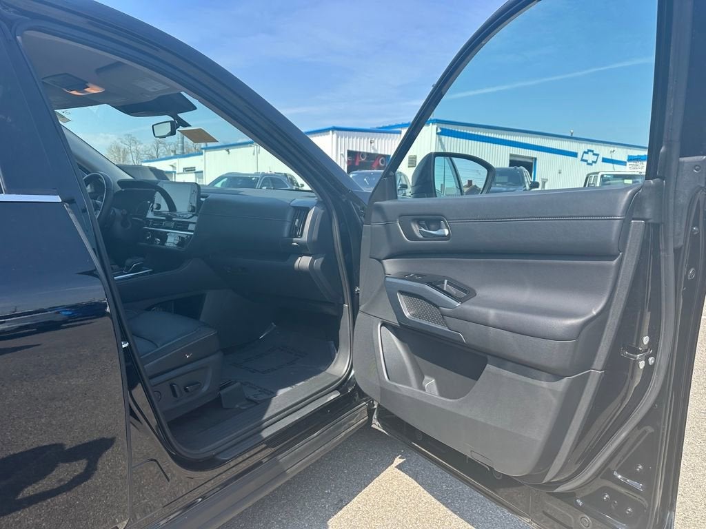 2025 Nissan Pathfinder SL 4WD