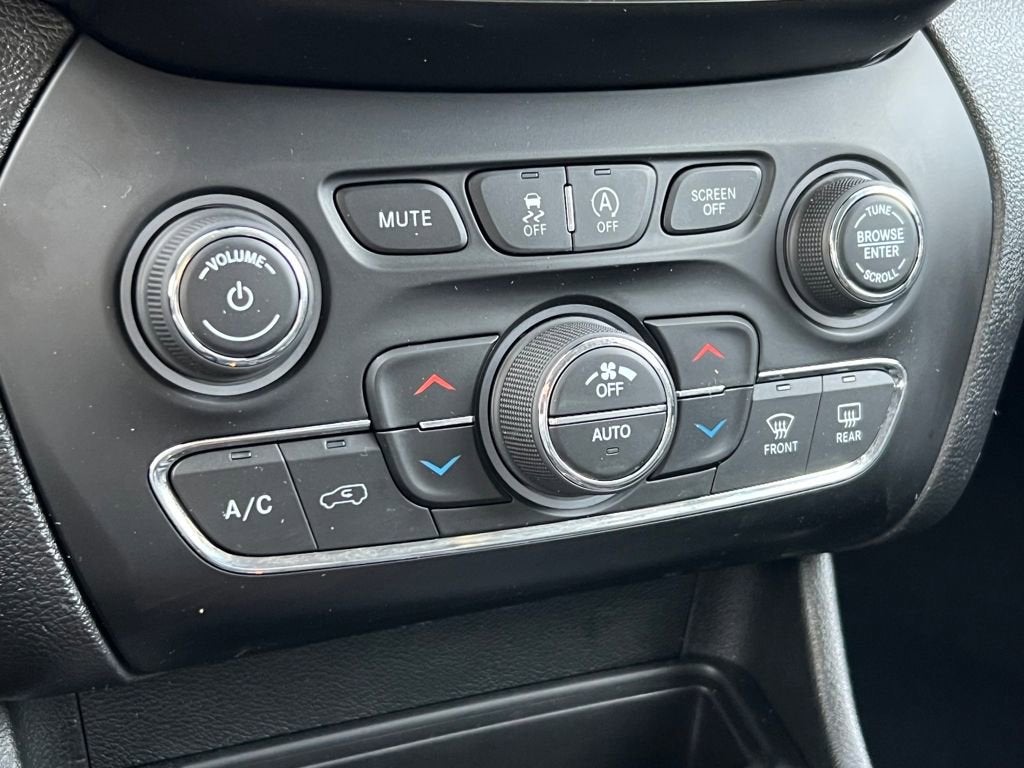 2022 Jeep Cherokee Latitude Lux