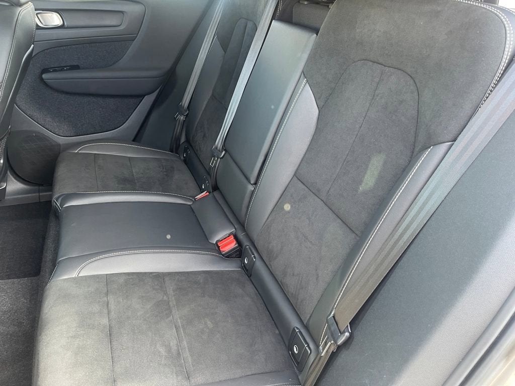 2022 Volvo XC40 R-Design