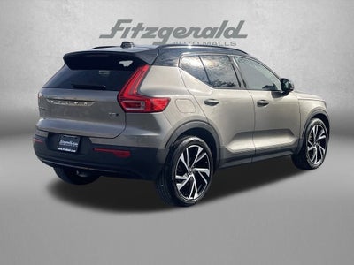2022 Volvo XC40 R-Design