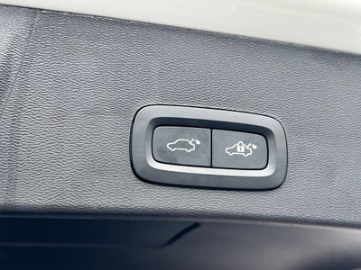 2023 Volvo XC40 Plus Bright Theme