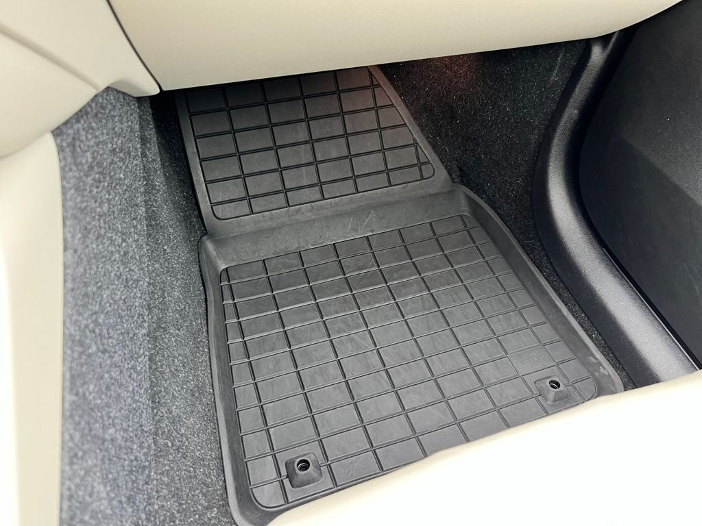 2023 Volvo XC40 Plus Bright Theme